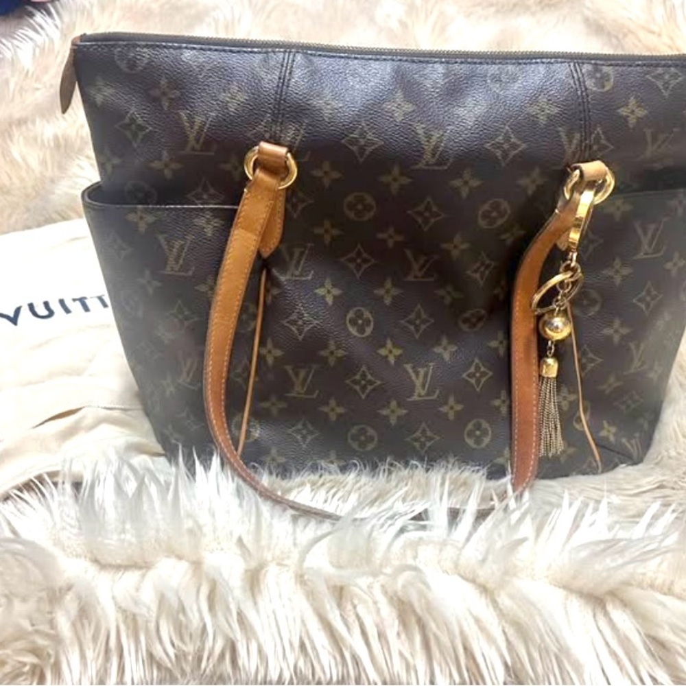 Louis Vuitton Brown Monogram Canvas Tote WITH LV keychain !!!
